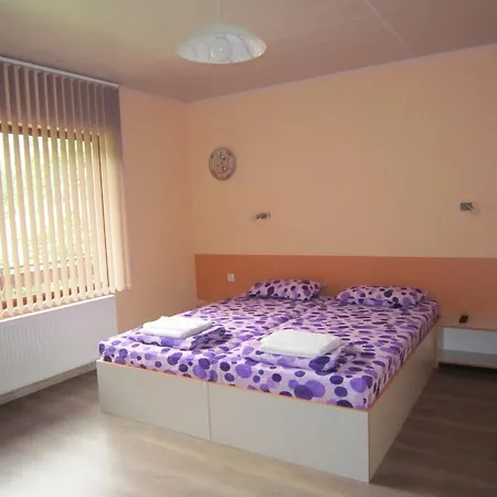 Slavina Vendégház 3*